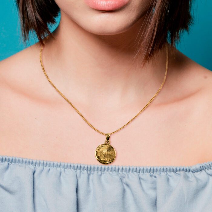 dije ADN dorado
